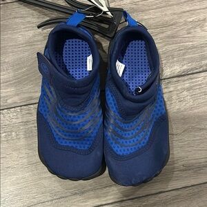 NWT Kids Blue Water Shoes size 13-1